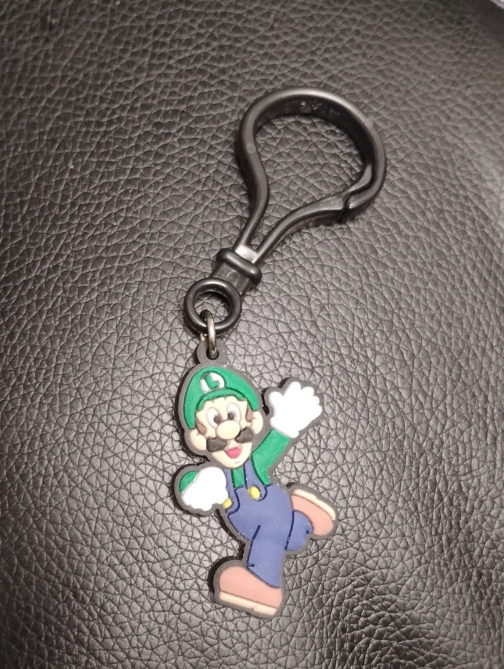 NINTENDO SUPER MARIO LUIGI RUBBER HANGER KEYCHAIN NRMINT CONDITION